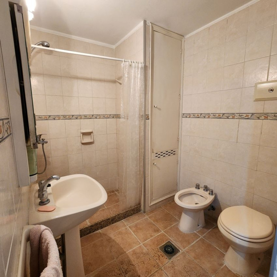 Apartamento ID.10 - Venta Apartamento Pocitos 3 Dormitorios, 2 Baños Y Servicio Completo.