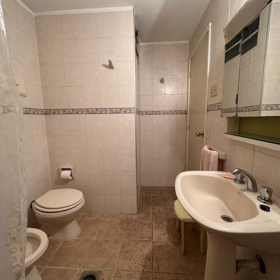 Apartamento ID.10 - Venta Apartamento Pocitos 3 Dormitorios, 2 Baños Y Servicio Completo.