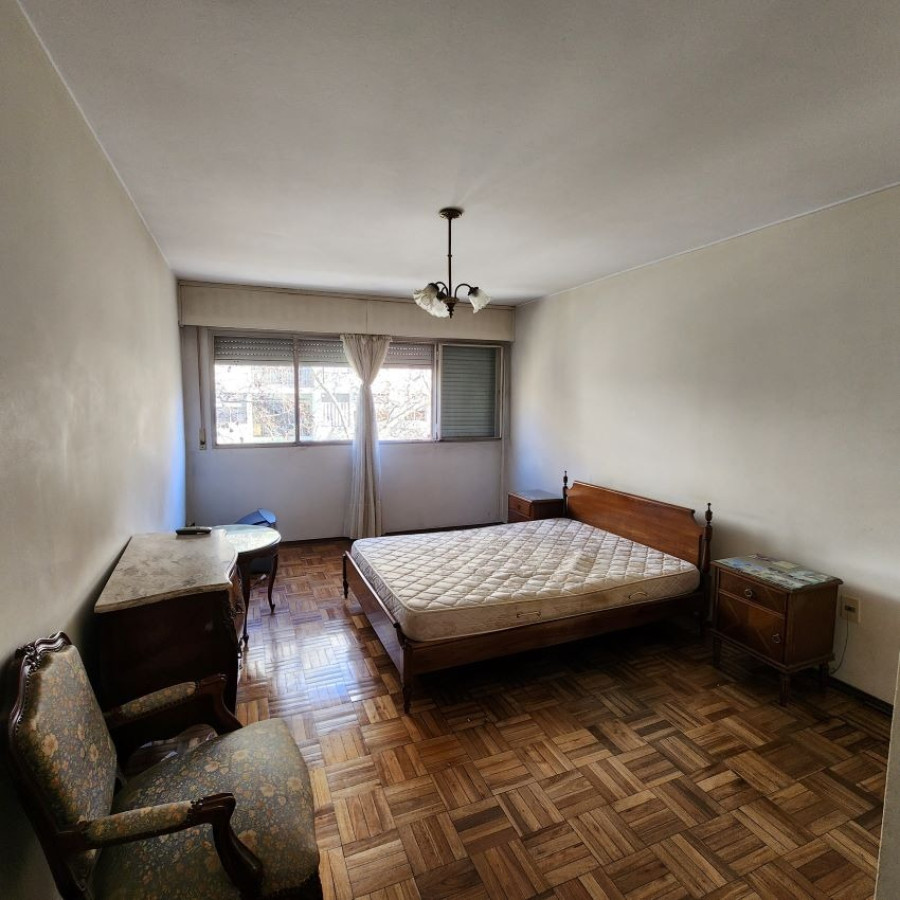 Apartamento ID.10 - Venta Apartamento Pocitos 3 Dormitorios, 2 Baños Y Servicio Completo.