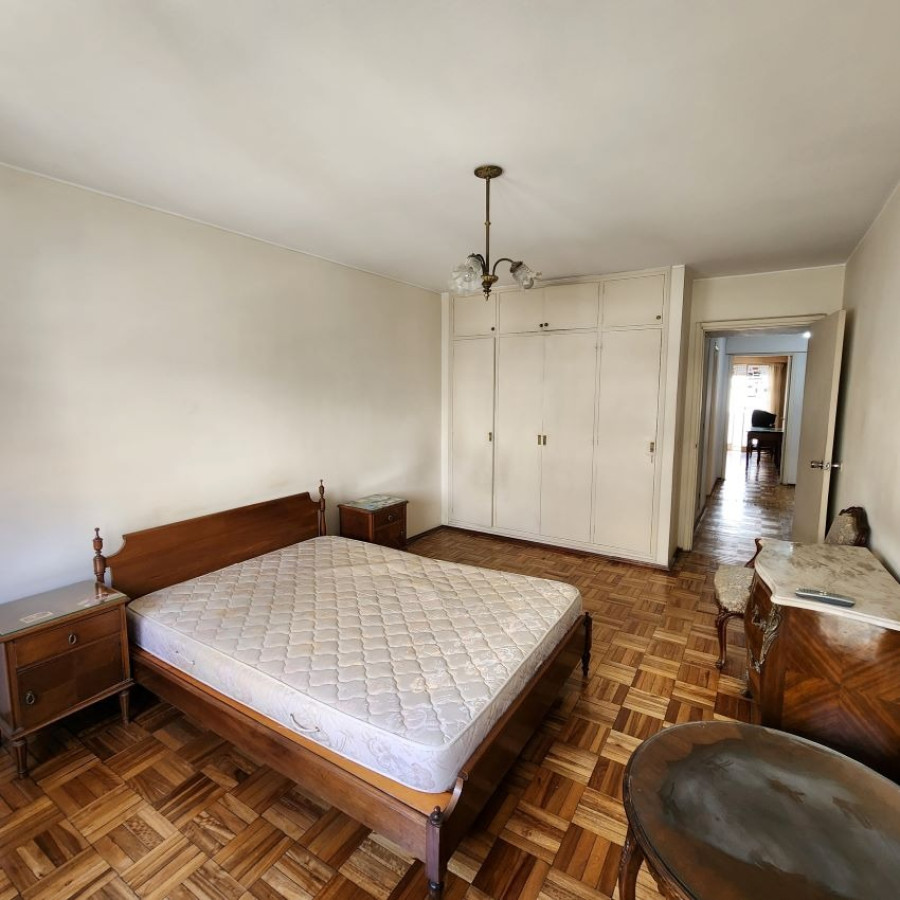 Apartamento ID.10 - Venta Apartamento Pocitos 3 Dormitorios, 2 Baños Y Servicio Completo.