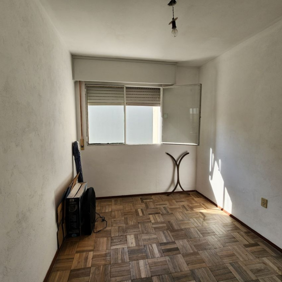 Apartamento ID.10 - Venta Apartamento Pocitos 3 Dormitorios, 2 Baños Y Servicio Completo.