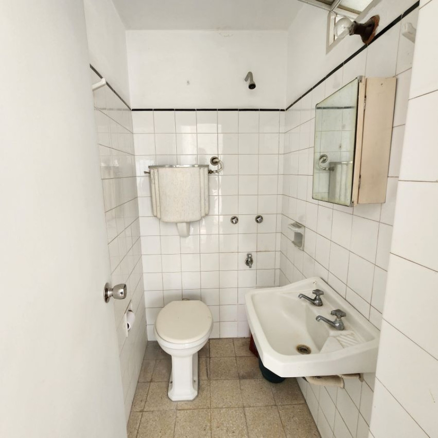 Apartamento ID.10 - Venta Apartamento Pocitos 3 Dormitorios, 2 Baños Y Servicio Completo.