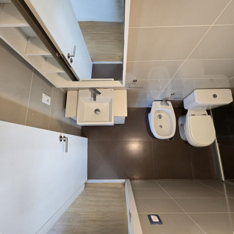 Apartamento ID.121 - Venta apartamento Malvin 1 dormitorio y garaje.