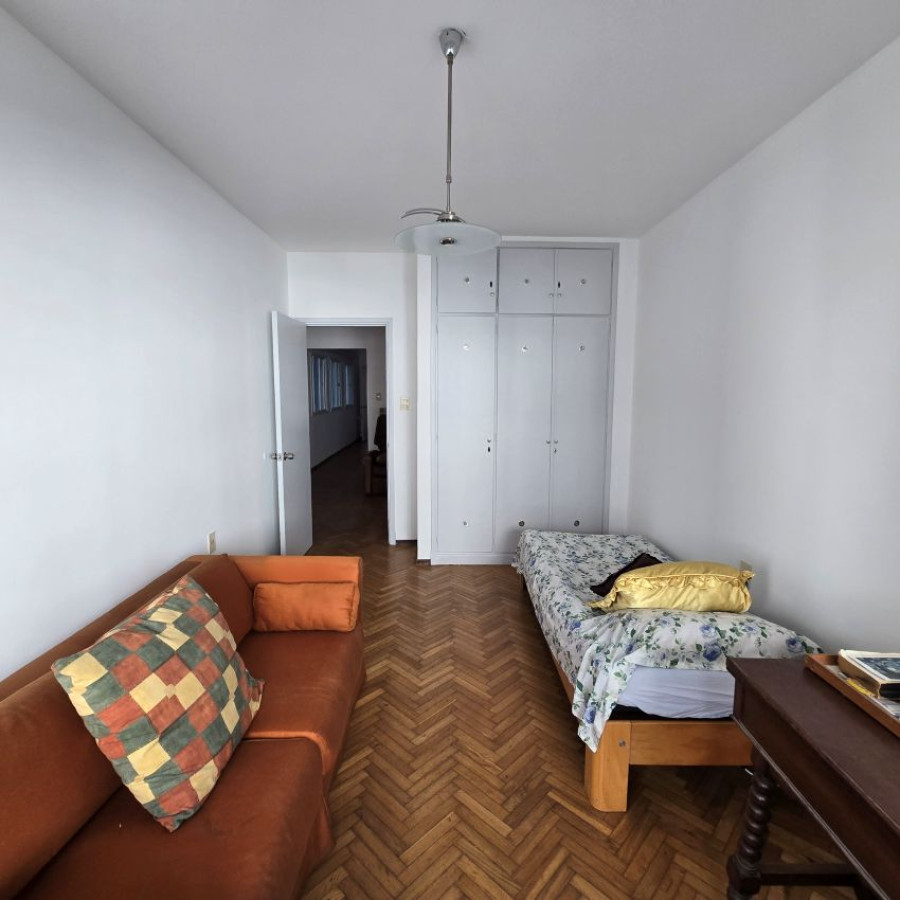 Apartamento ID.91 - Alquiler apartamento en Pocitos 3 dormitorios, 2 baños, servicio completo y garaje.