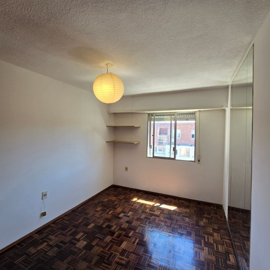 Apartamento ID.126 - Alquiler dúplex Parque Rodó 2 dormitorios con garaje