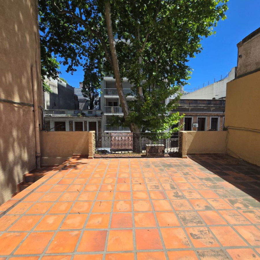 Apartamento ID.111 - Alquiler apartamento en Centro 2 dormitorios con terraza de uso exclusivo sin gastos comunes.