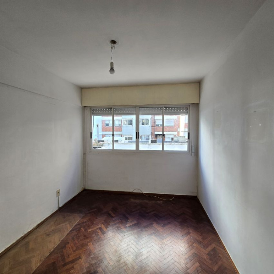 Apartamento ID.104 - Venta apartamento en Pocitos 3 dormitorios, 2 baños.
