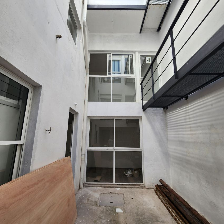 Apartamento ID.179 - Alquiler Apartamento Duplex 2 dormitorio con patio en Barrio Sur con bajos gastos comunes.