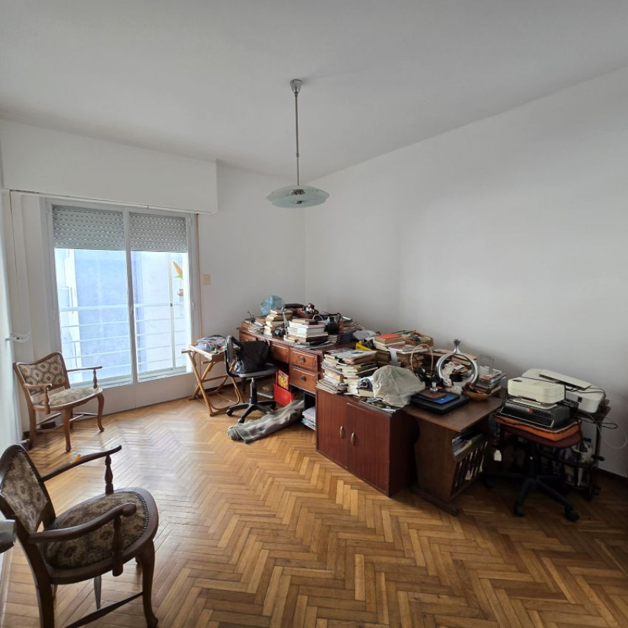Apartamento ID.91 - Alquiler apartamento en Pocitos 3 dormitorios, 2 baños, servicio completo y garaje.