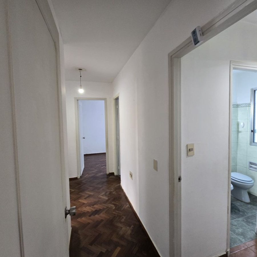 Apartamento ID.104 - Venta apartamento en Pocitos 3 dormitorios, 2 baños.