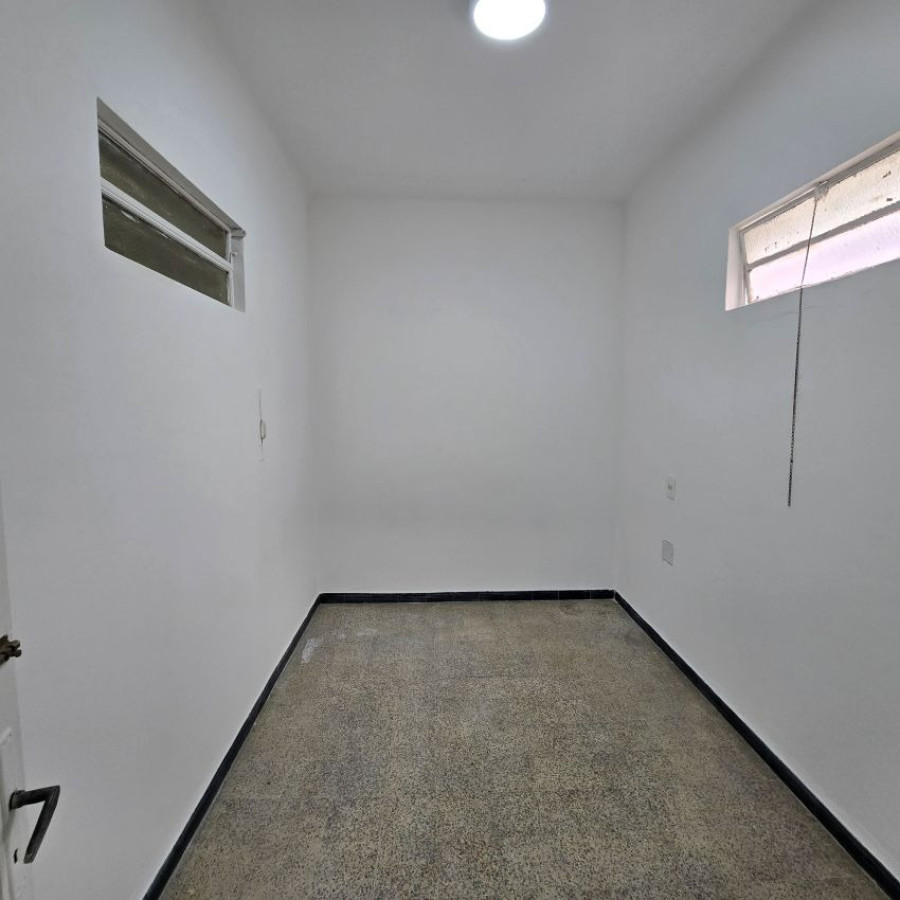 Apartamento ID.153 - Alquiler Apartamento en zona Centro, 3 dormitorios, baño y balcón