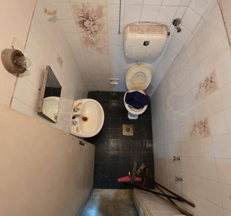 Apartamento ID.128 - Venta apartamento a reciclar Pocitos 3 dormitorios, 2 baños y garaje.