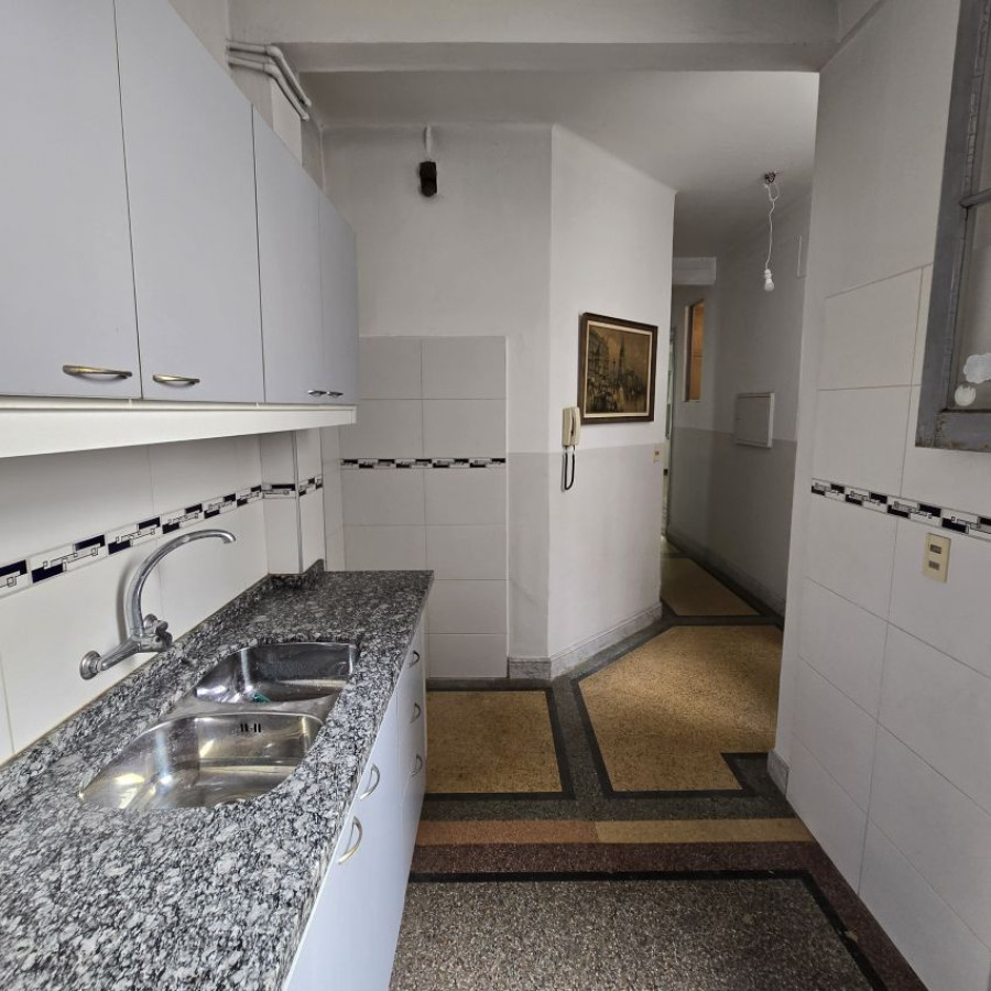 Apartamento ID.48 - Venta apartamento Centro 3 dormitorios con patio.