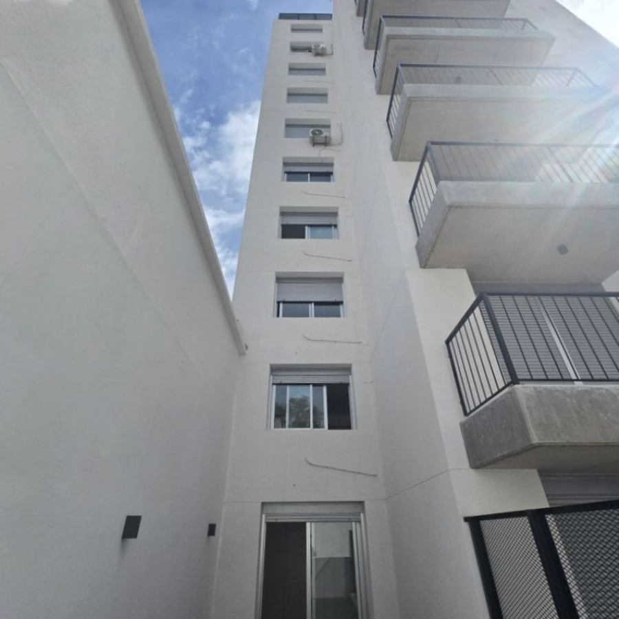 Apartamento ID.249 - Venta apartamento, un dormitorio y patio, Cordón.