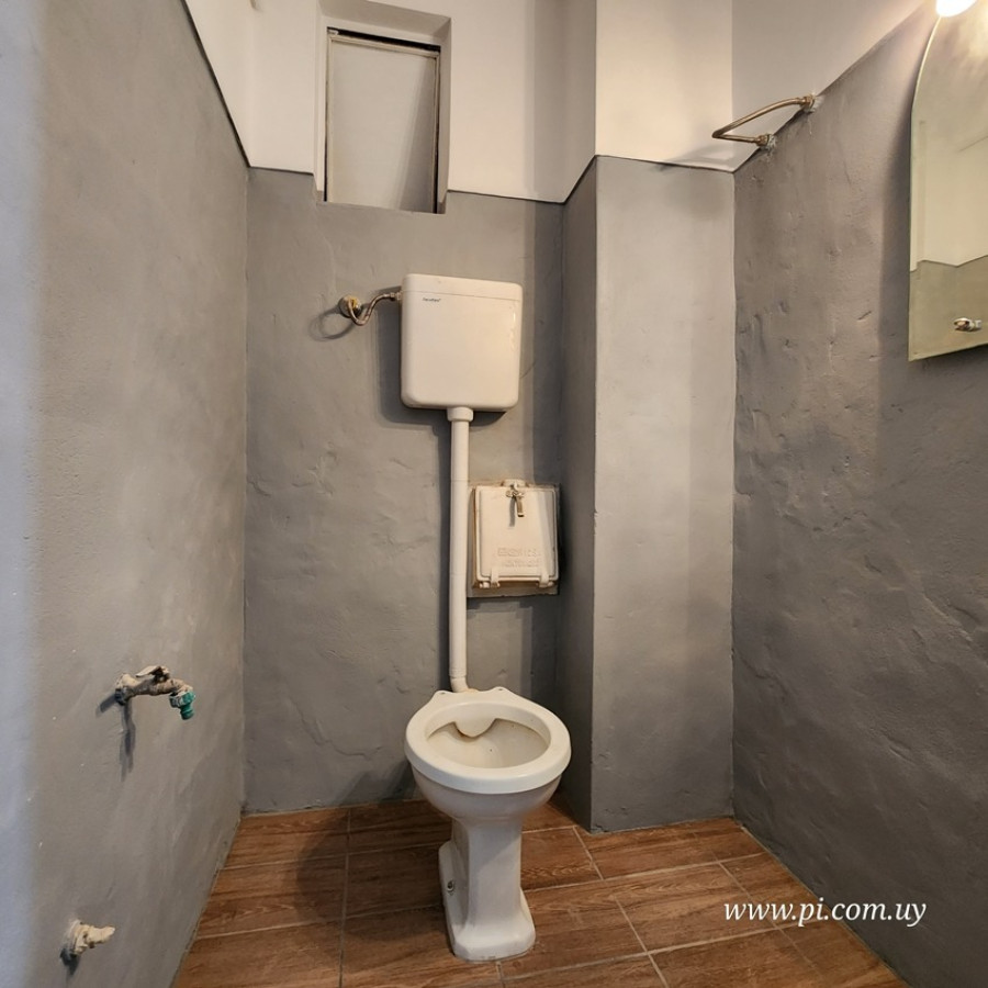 Apartamento ID.26 - Apartamento A La Venta En Pocitos Con Buena Renta, 2 Dormitorios, Garage Y Patio.