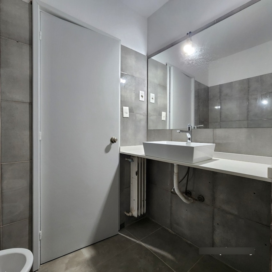Apartamento ID.26 - Apartamento A La Venta En Pocitos Con Buena Renta, 2 Dormitorios, Garage Y Patio.