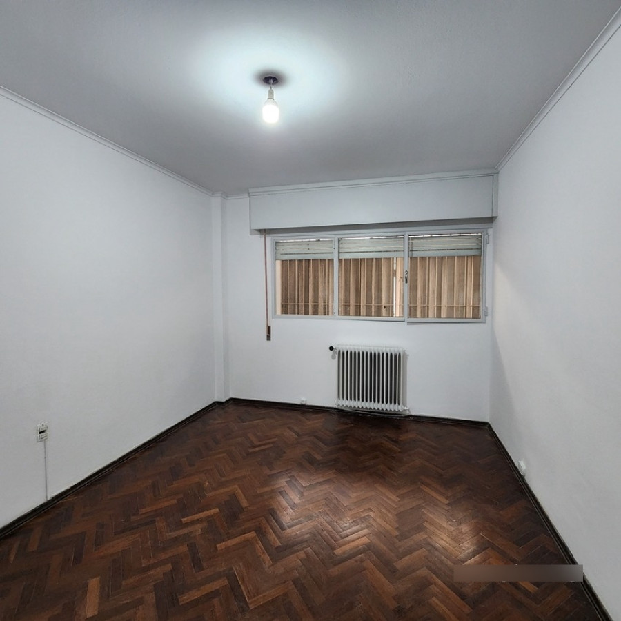 Apartamento ID.26 - Apartamento A La Venta En Pocitos Con Buena Renta, 2 Dormitorios, Garage Y Patio.