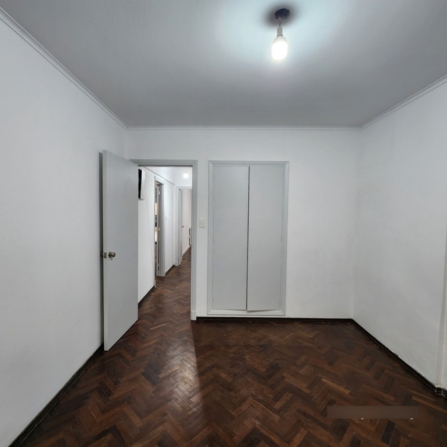 Apartamento ID.26 - Apartamento A La Venta En Pocitos Con Buena Renta, 2 Dormitorios, Garage Y Patio.