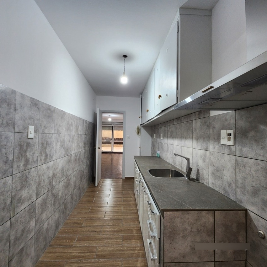 Apartamento ID.26 - Apartamento A La Venta En Pocitos Con Buena Renta, 2 Dormitorios, Garage Y Patio.