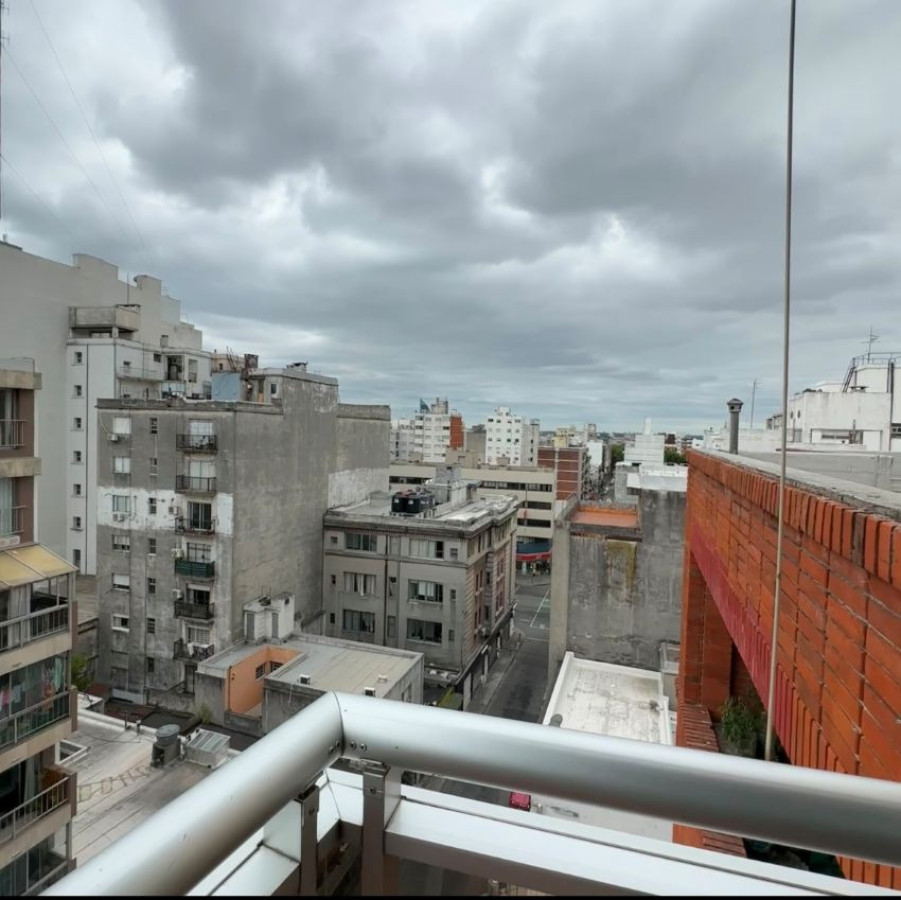 Apartamento ID.159 - Alquiler apartamento en Cordón Sur 1 dormitorio y medio, con balcón al frente.