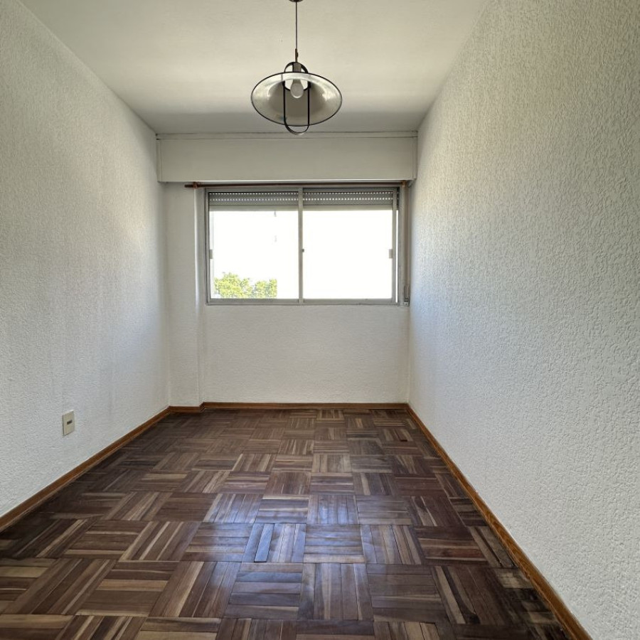 Apartamento ID.124 - Alquiler apartamento en Cordón 1 dormitorio y balcón.