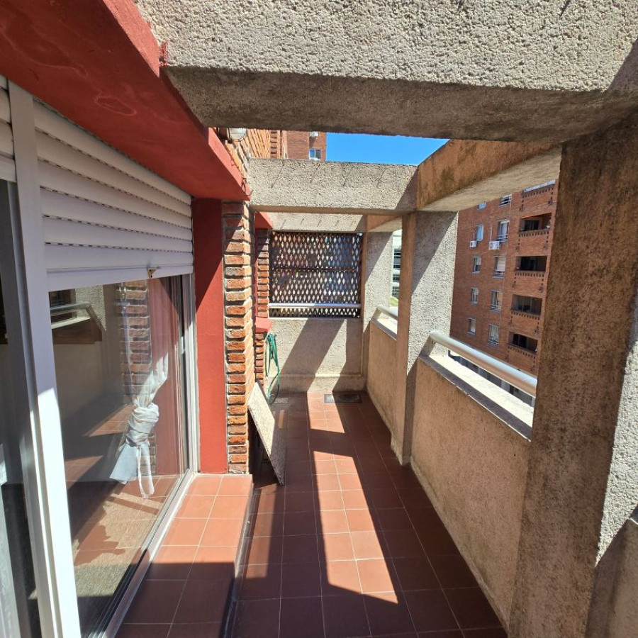 Apartamento ID.126 - Alquiler dúplex Parque Rodó 2 dormitorios con garaje