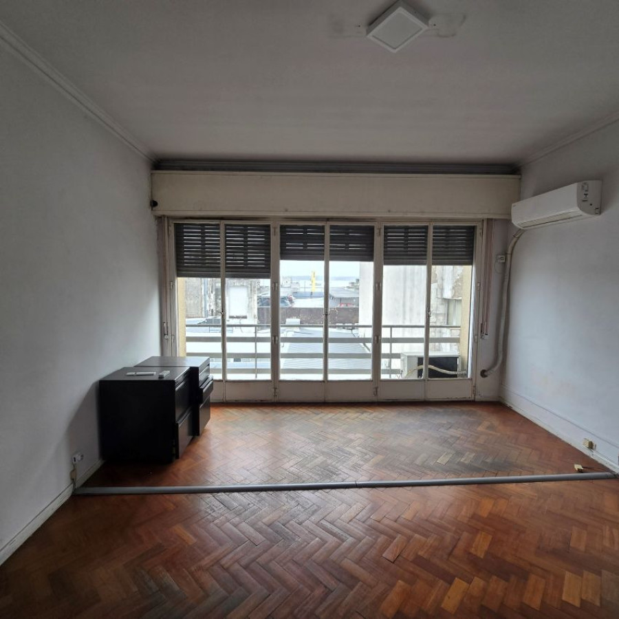 Apartamento ID.195 - Alquiler apartamento Ciudad Vieja 96 mt2, 2 dormitorios.