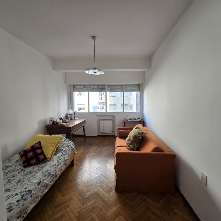 Apartamento ID.91 - Alquiler apartamento en Pocitos 3 dormitorios, 2 baños, servicio completo y garaje.