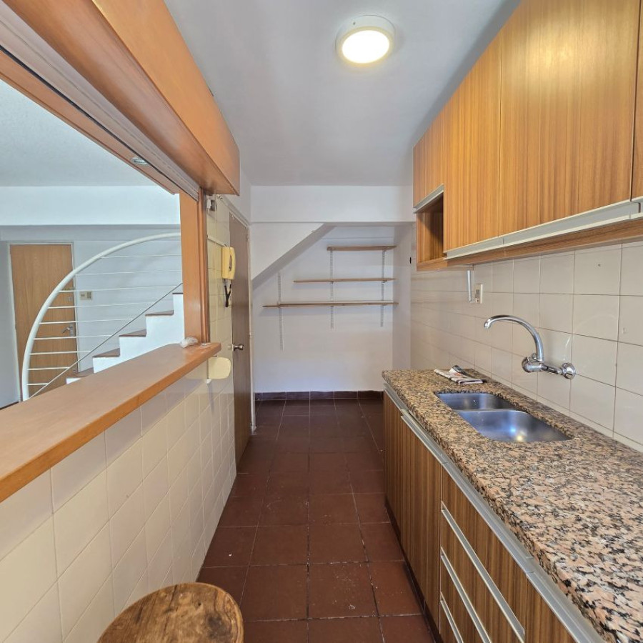 Apartamento ID.126 - Alquiler dúplex Parque Rodó 2 dormitorios con garaje