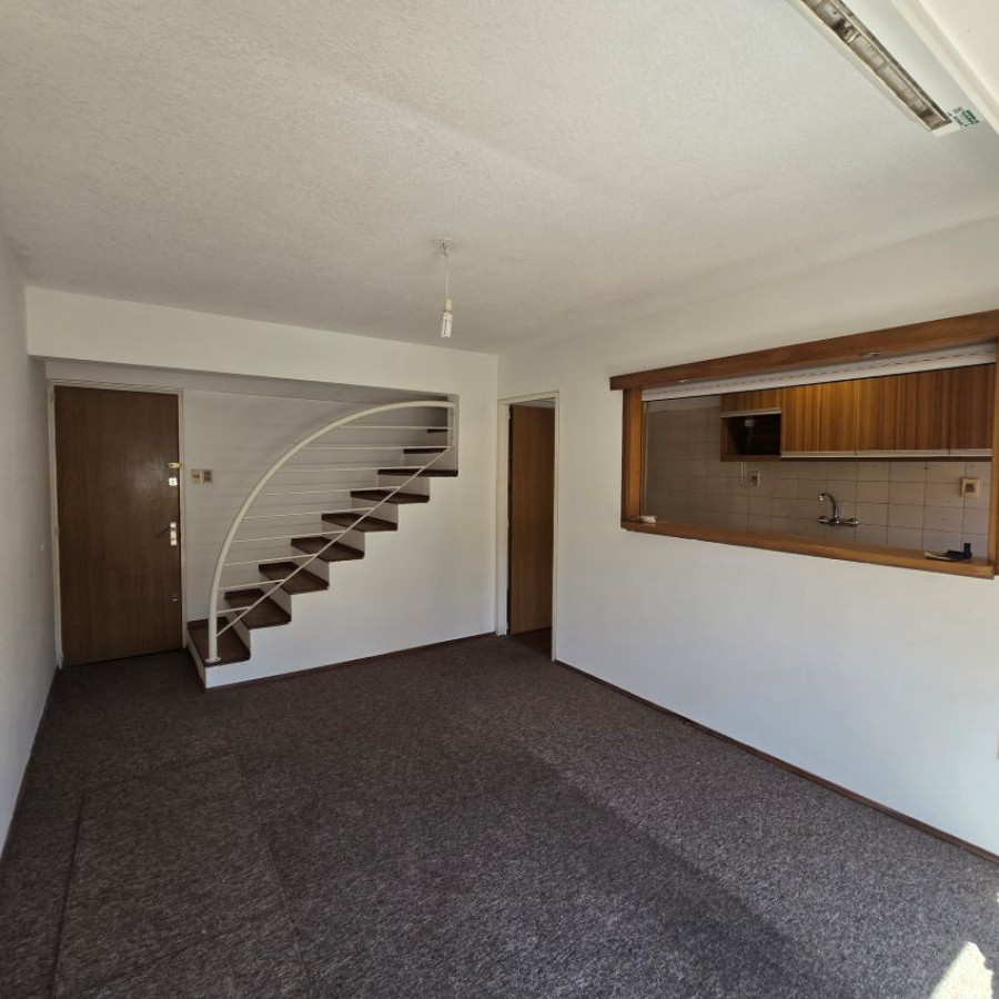 Apartamento ID.126 - Alquiler dúplex Parque Rodó 2 dormitorios con garaje