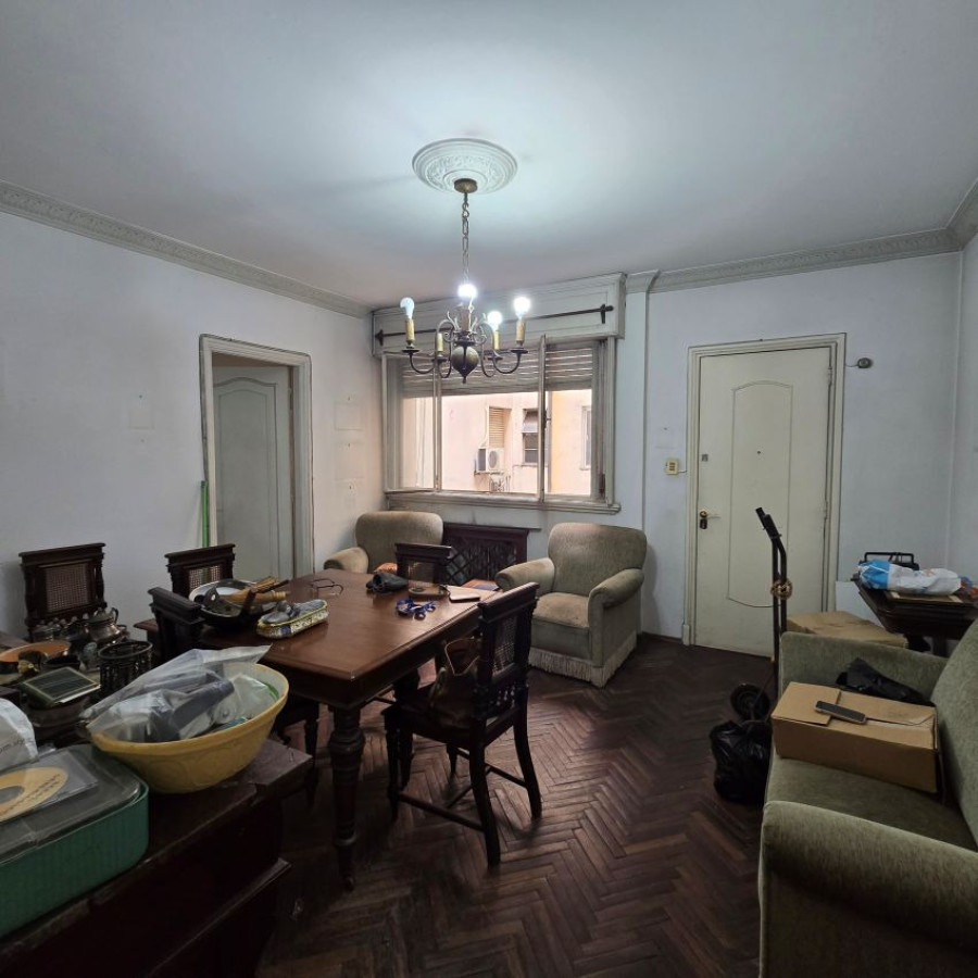 Apartamento ID.128 - Venta apartamento a reciclar Pocitos 3 dormitorios, 2 baños y garaje.