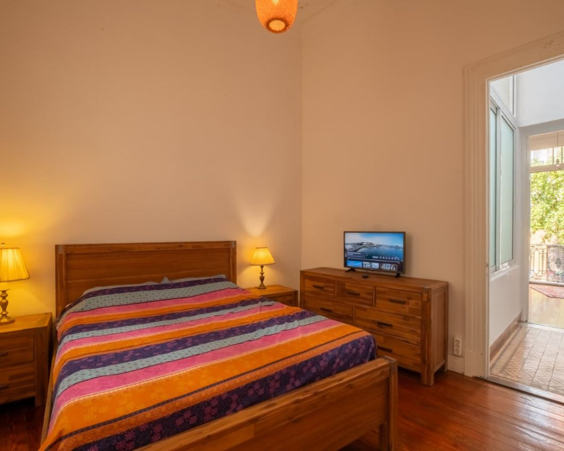 Apartamento ID.74 - Venta apartamento Ciudad Vieja 2 dormitorios, baño y monoambiente/oficina.