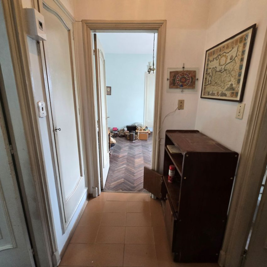 Apartamento ID.128 - Venta apartamento a reciclar Pocitos 3 dormitorios, 2 baños y garaje.