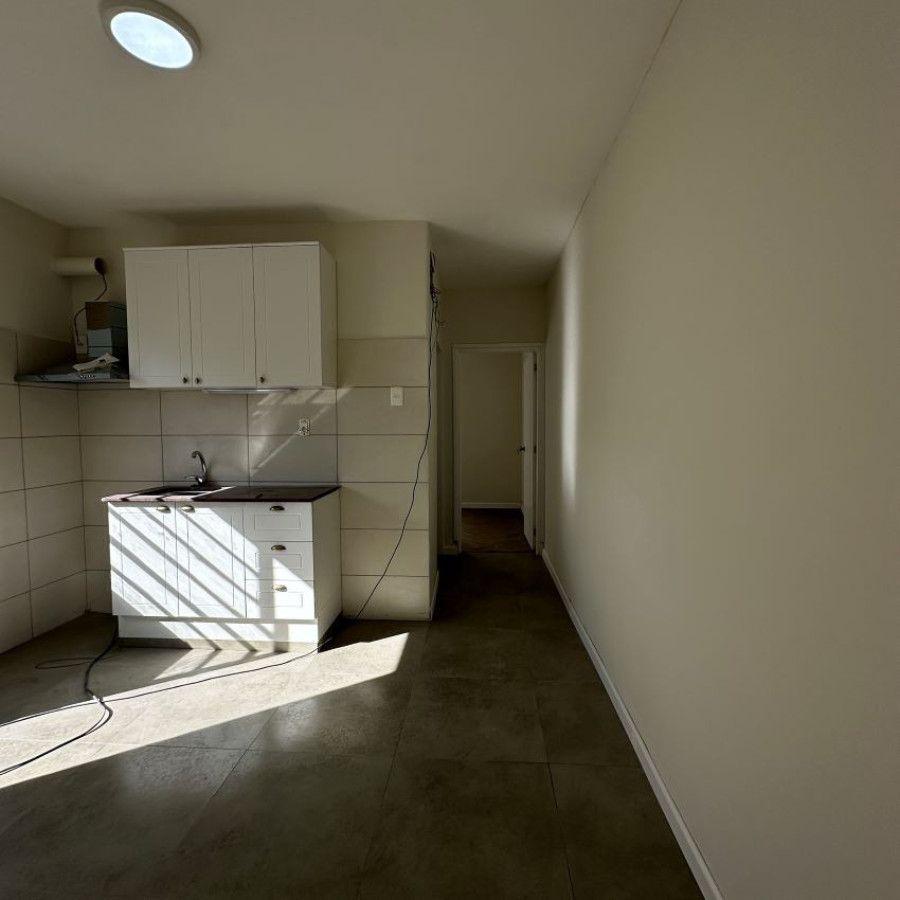 Apartamento ID.129 - Alquiler apartamento en Buceo 2 dormitorios con patio, sin gastos comunes.