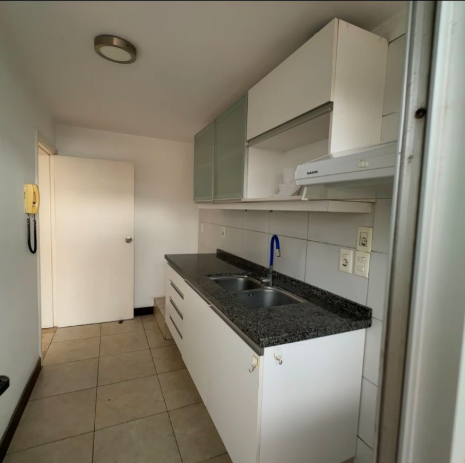 Apartamento ID.159 - Alquiler apartamento en Cordón Sur 1 dormitorio y medio, con balcón al frente.