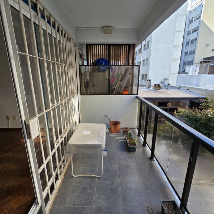 Apartamento ID.104 - Venta apartamento en Pocitos 3 dormitorios, 2 baños.