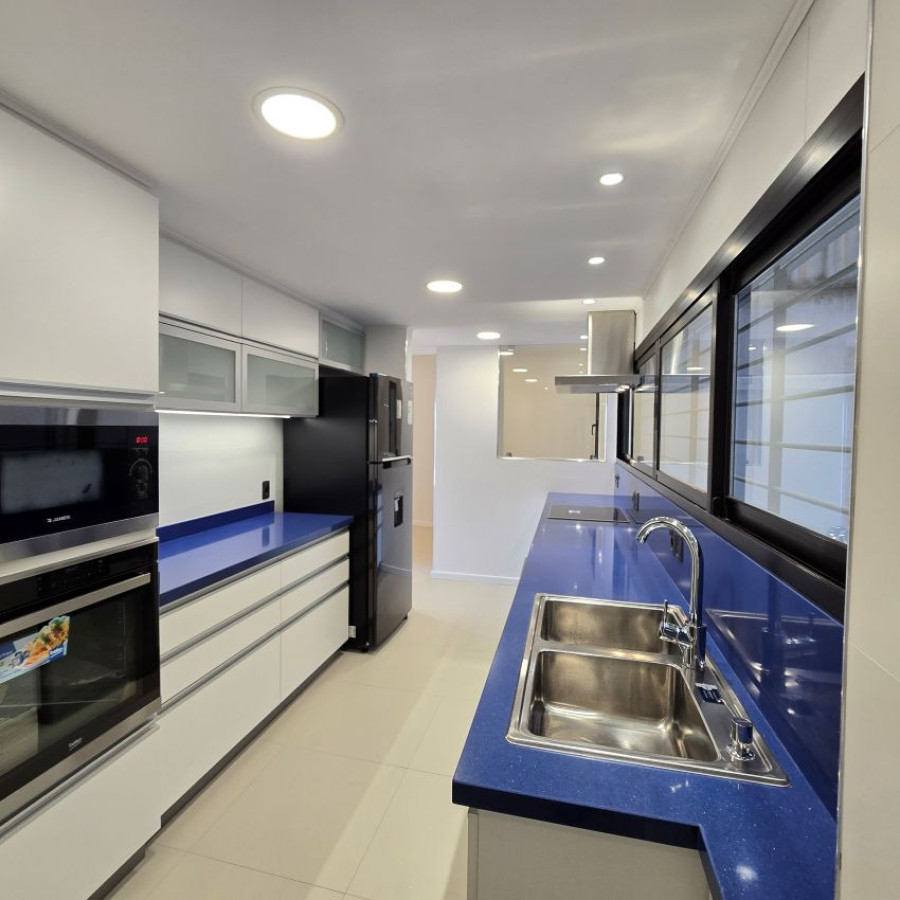 Apartamento ID.123 - Alquiler apartamento en Pocitos a estrenar, 3 dormitorios (una master suite), 3 baños, balcón, patio, garaje lugar fijo y pieza box adjunta.