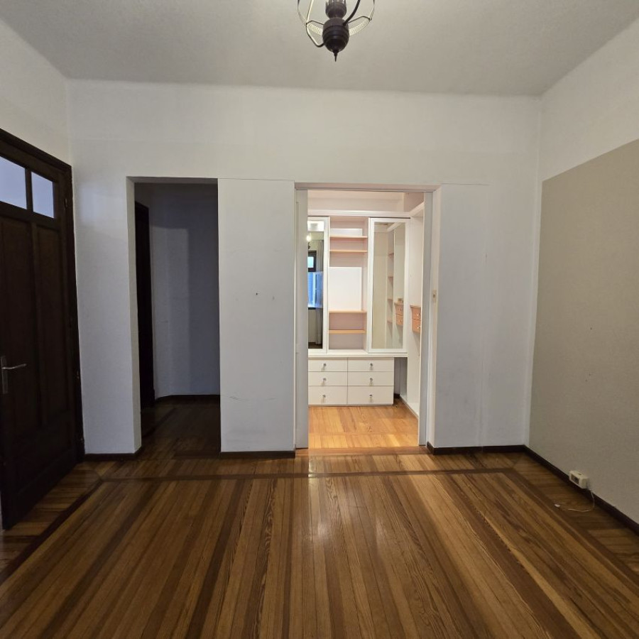Apartamento ID.51 - Alquiler apartamento en Barrio Sur 2 dormitorios, 2 baños, vestidor y calefacción central.