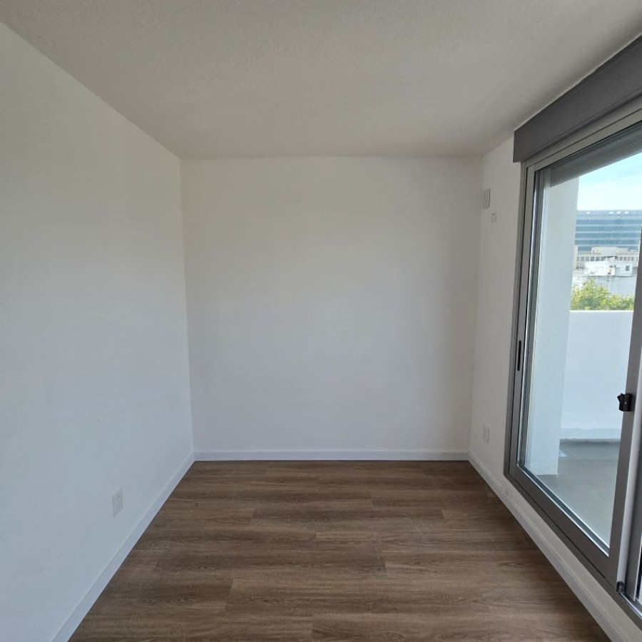 Apartamento ID.169 - Alquiler apartamento penthouse Centro 2 dormitorios a estrenar con opción a arrendar hasta 2 garajes.