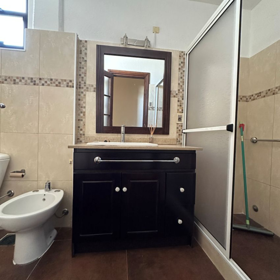 Apartamento ID.51 - Alquiler apartamento en Barrio Sur 2 dormitorios, 2 baños, vestidor y calefacción central.