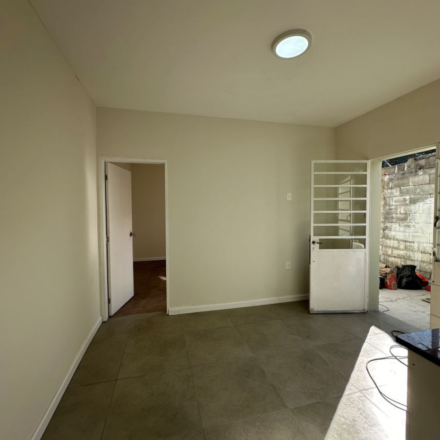 Apartamento ID.129 - Alquiler apartamento en Buceo 2 dormitorios con patio, sin gastos comunes.