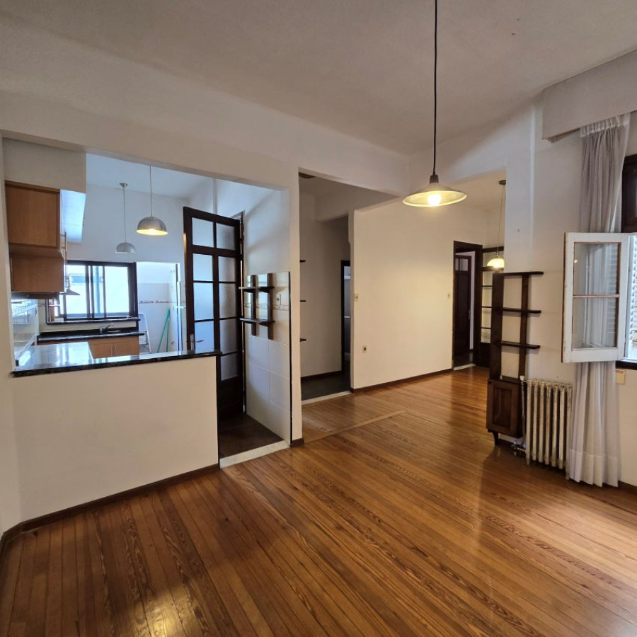 Apartamento ID.51 - Alquiler apartamento en Barrio Sur 2 dormitorios, 2 baños, vestidor y calefacción central.