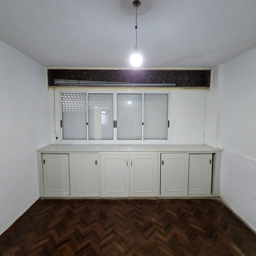 Apartamento ID.104 - Venta apartamento en Pocitos 3 dormitorios, 2 baños.