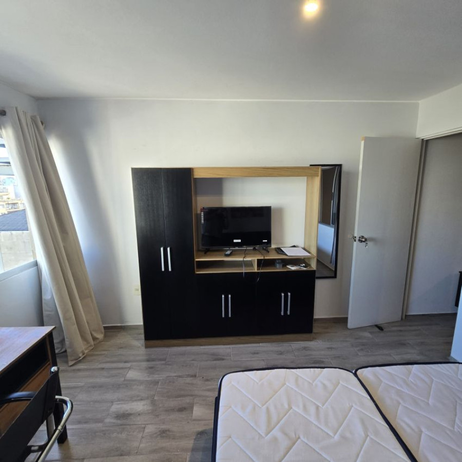 Apartamento ID.137 - Alquiler apartamento amoblado en Cordón 1 dormitorio con kitchenette y portería presencial las 24 hs.