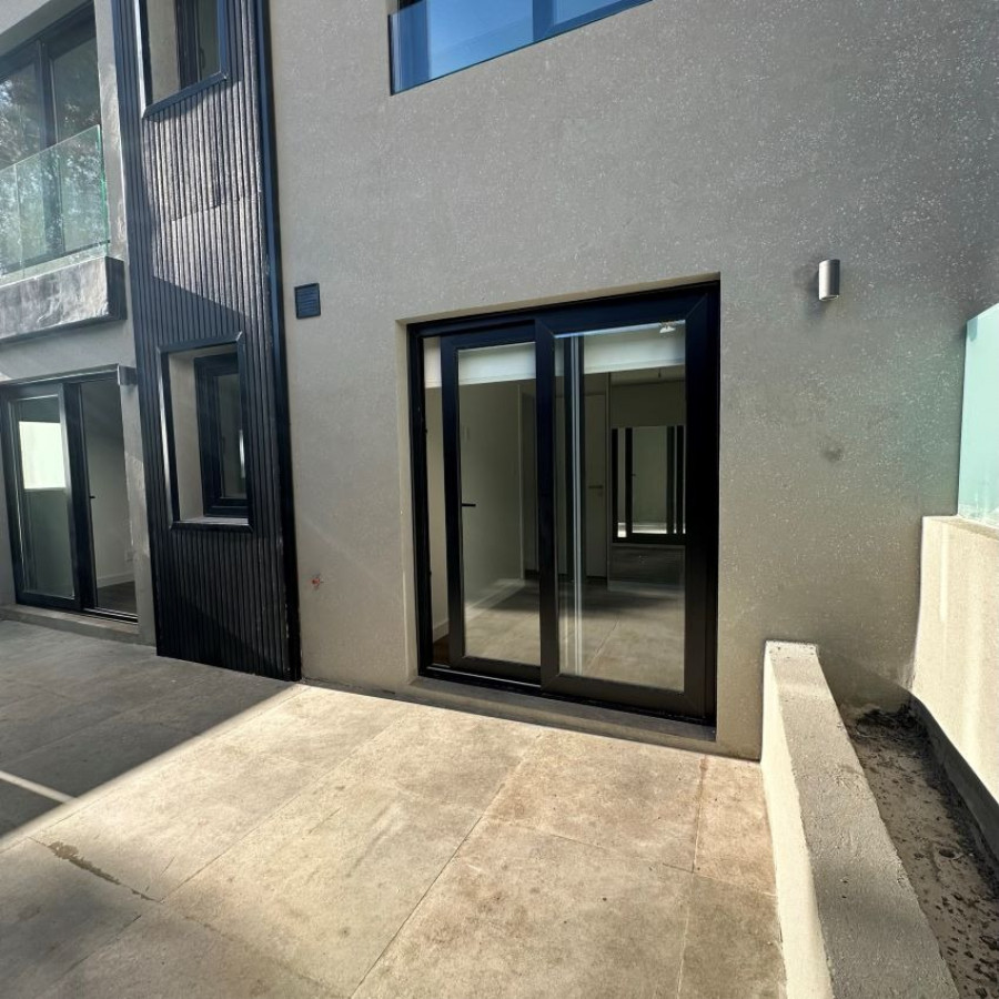 Apartamento ID.40 - Venta Apartamento A Estrenar En Malvín 1 Dormitorio Con Gran Patio De Uso Exclusivo.