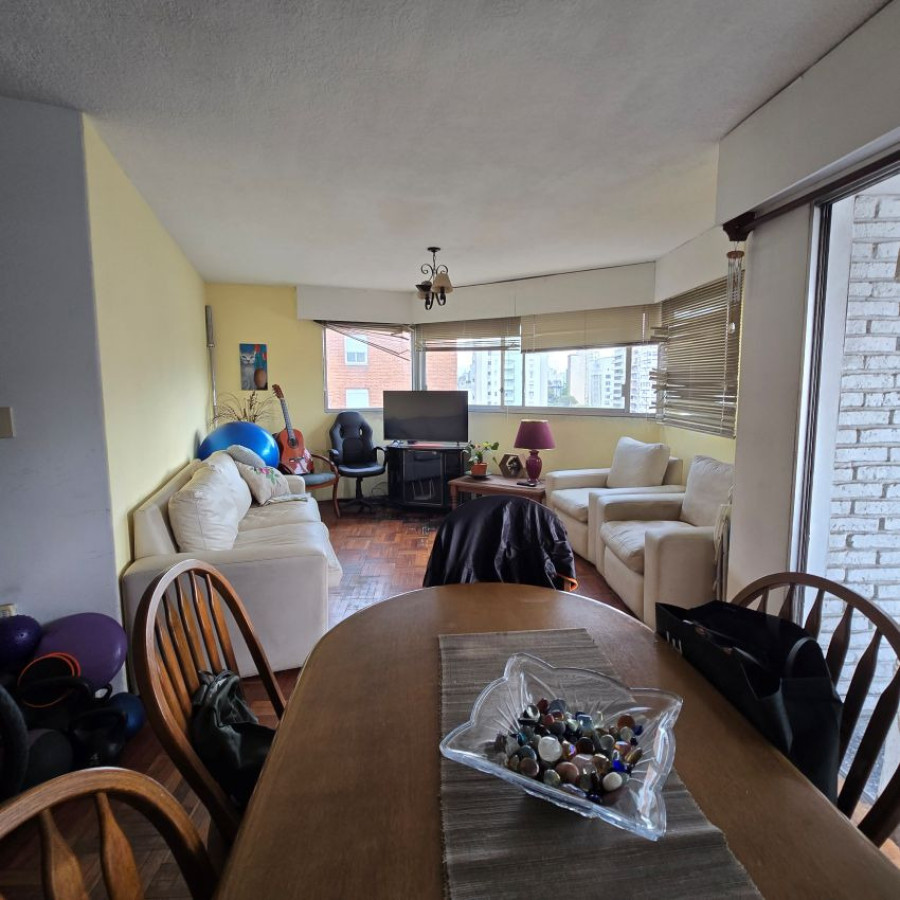 Apartamento ID.120 - Venta apartamento Centro 3 dormitorios, 2 baños y terraza al frente en piso 14.