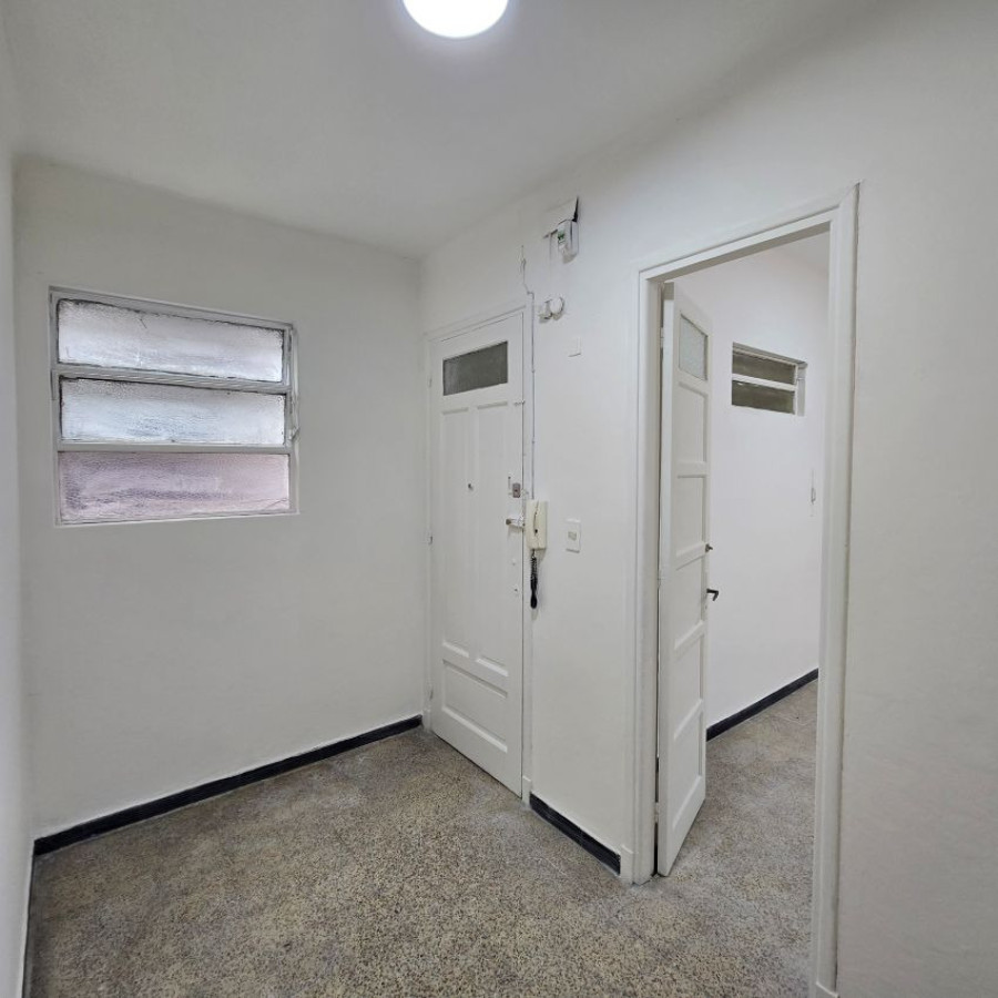 Apartamento ID.153 - Alquiler Apartamento en zona Centro, 3 dormitorios, baño y balcón