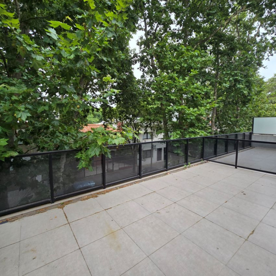 Apartamento ID.130 - Alquiler apartamento en Punta Carretas amoblado 1 dormitorio c/garaje y gran terraza.