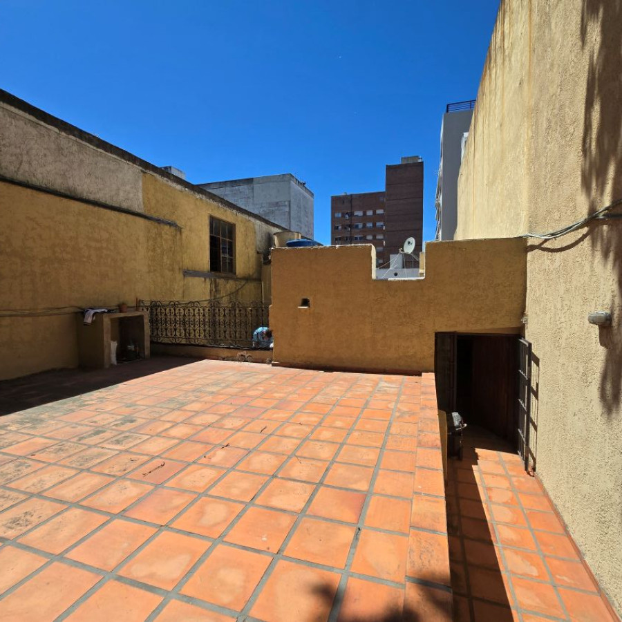 Apartamento ID.111 - Alquiler apartamento en Centro 2 dormitorios con terraza de uso exclusivo sin gastos comunes.