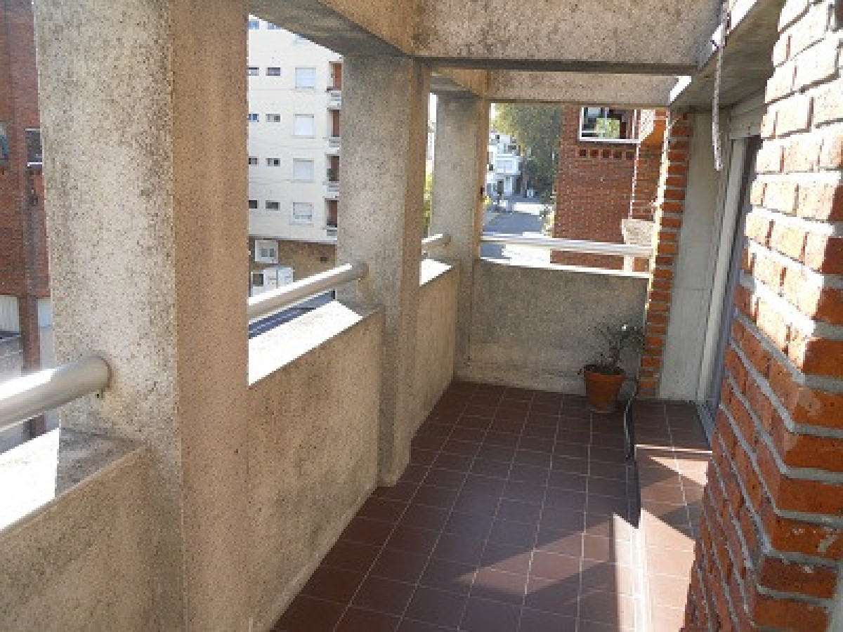 Apartamento ID.126 - Alquiler dúplex Parque Rodó 2 dormitorios con garaje